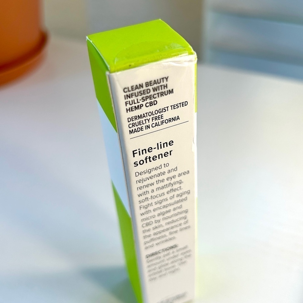 Flora 708 Revitalizing Eye Cream - Picture 5 of 6